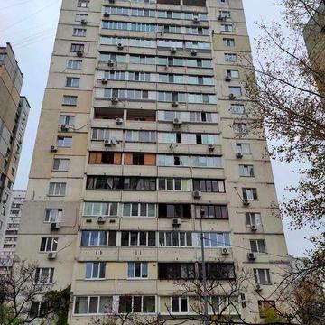 Руденко Л. вул., 10Г. Квартира в будинку 2000 р. біля метро Позняки.