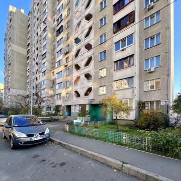 Продаж затишної трикімнатної 86 кв.м. з ремонтом і меблями на Троєщині