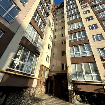 Леоніда Каденюка вул., 18