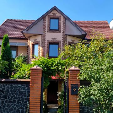 Вишнева вул.