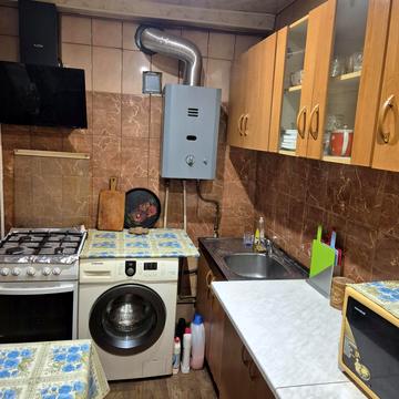 Василя Стуса просп., 14