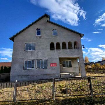 Продаж 2 поверхового будинку з літньою кухнею, гаражем та госп. приміщ