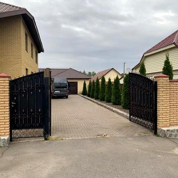 Героїв Крут вул., 15