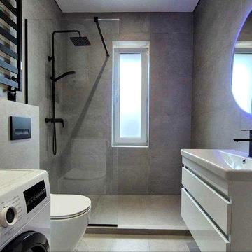 Сучасний будинок 100 м² у світлих тонах — просто заїжджай і живи