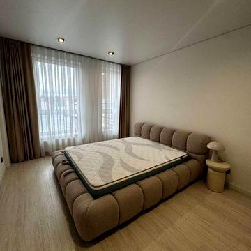 Вільна здається 3 кімнатна квартира центр парк