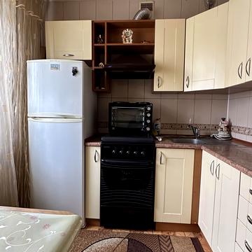 Довженка вул., 12