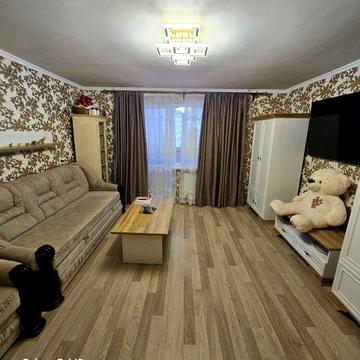 Продам свою двокімнатну квартиру з технікою та меблями,3-й поверх п’ят