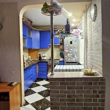 Продам 3 кімнатну квартиру -студію центр