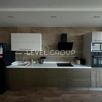 Миколи Гулака вул., 4