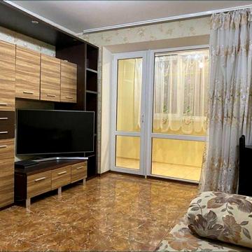 Гетьмана Петра Дорошенка вул. (Генерала Грушевого), 14