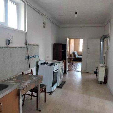 Сдам в аренду 4 ком квартиру в центре.