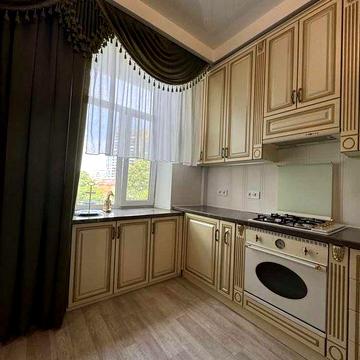 Продам свою квартиру  на проспекте Леси Украинки 6  ( пр. Пушкина)