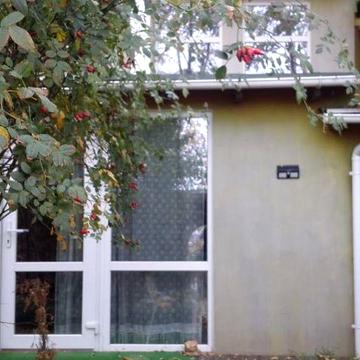 Сдам отдельностоящий коттедж на ул . Дача Ковалевского.