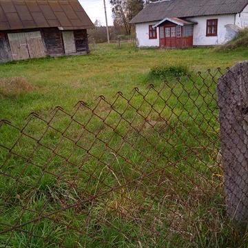 Будинок та земельна ділянка