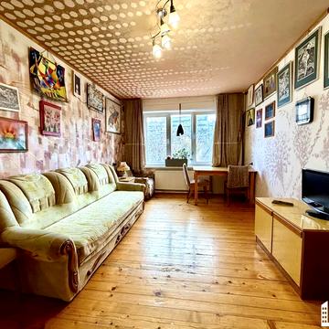 Тролейбусна вул., 15