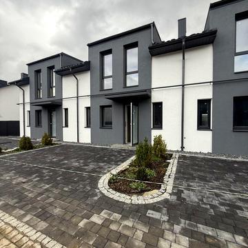 Місячна вул.