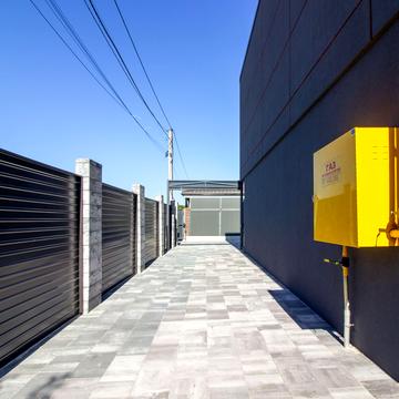 Зоряна вул., 16