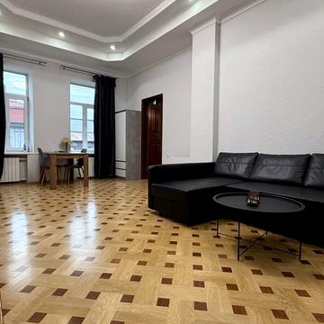 Бессарабська пл., 5