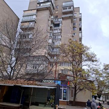 Михайла Грушевського вул., 52