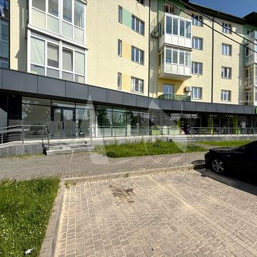 Весняна вул., 18