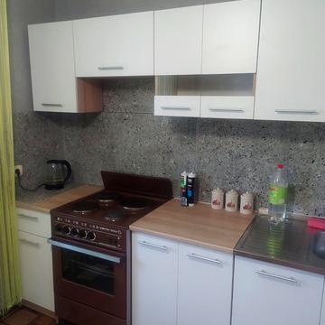 Хорольська вул., 1