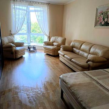 1-км .  квартира в центрі від власника


---

Зда