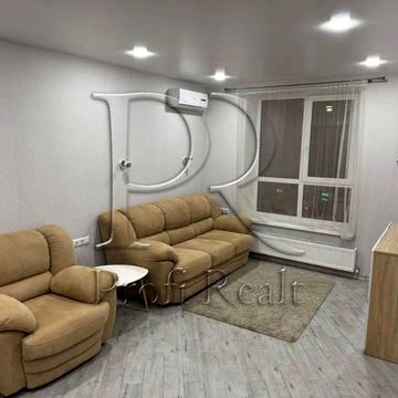 Героїв Небесної Сотні просп., 18/2