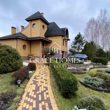 Центральна, 1