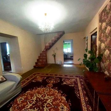 Продається двоповерховий будинок з підвалом та двома видами опалення.