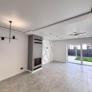 Місячна вул.