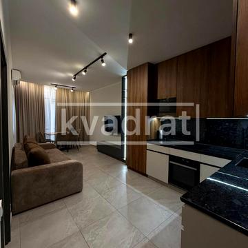 Мирна вул., 2/1