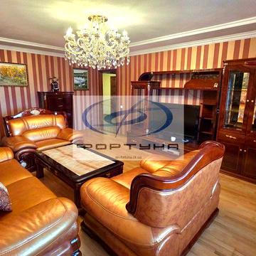 Елітна-3-кімнатна квартира з гарним ремонтом по вул.Різдвяна.