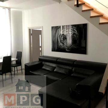 Дмитрівська вул., 19