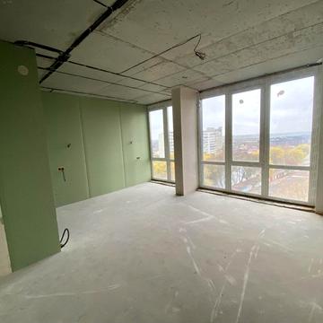 Юності вул., 4