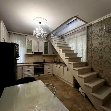 Золота вул. (), 20