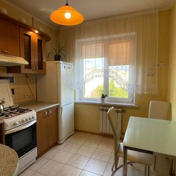 Євгена Чикаленка вул., 54