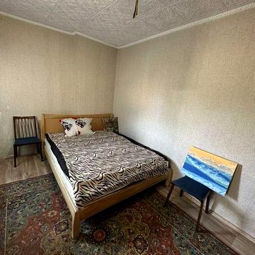 Здається Флігель в центрі міста. Можливо короткостроково. Окремий двір