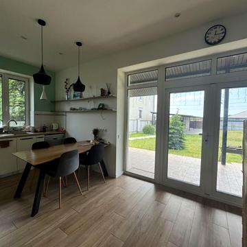 Вишнева вул.