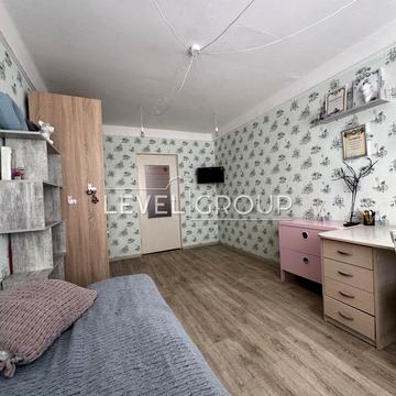 Братиславська вул., 8