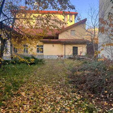 Личаківська вул. (), 145