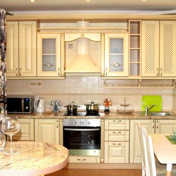 Феодосійська вул., 1-А