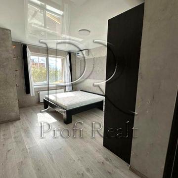 Героїв Небесної Сотні просп., 38