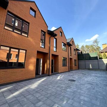 Полтавська вул.