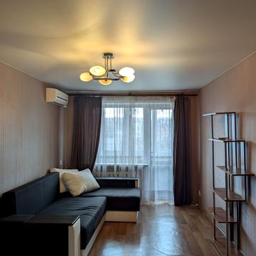 Вячеслава Чорновола вул. (Юрія Савченка), 64