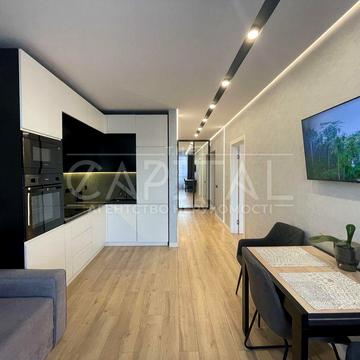 Зарічна вул., 4