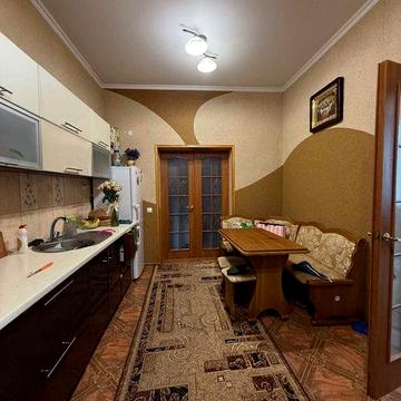 Продаж 1-кімнатної квартири на землі на вул. Соборній.