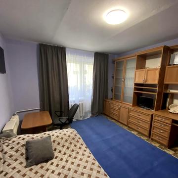 Суботівська вул., 8