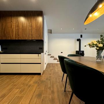 Невеличука вул., 32