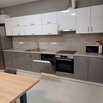 Здам танхаус з бомбосховищем, терасою,паркомісцем