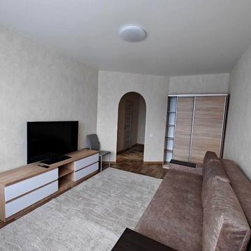 Високовольтна вул., 14